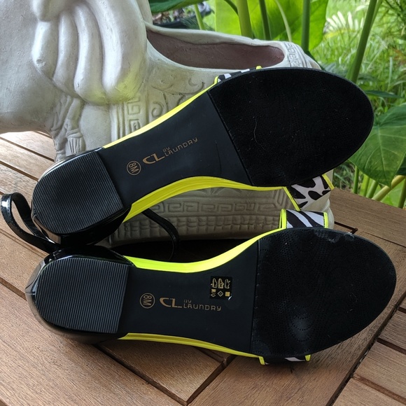 CL by Laundry Zebra Sandals Serafina Size 8 - Picture 3 of 8